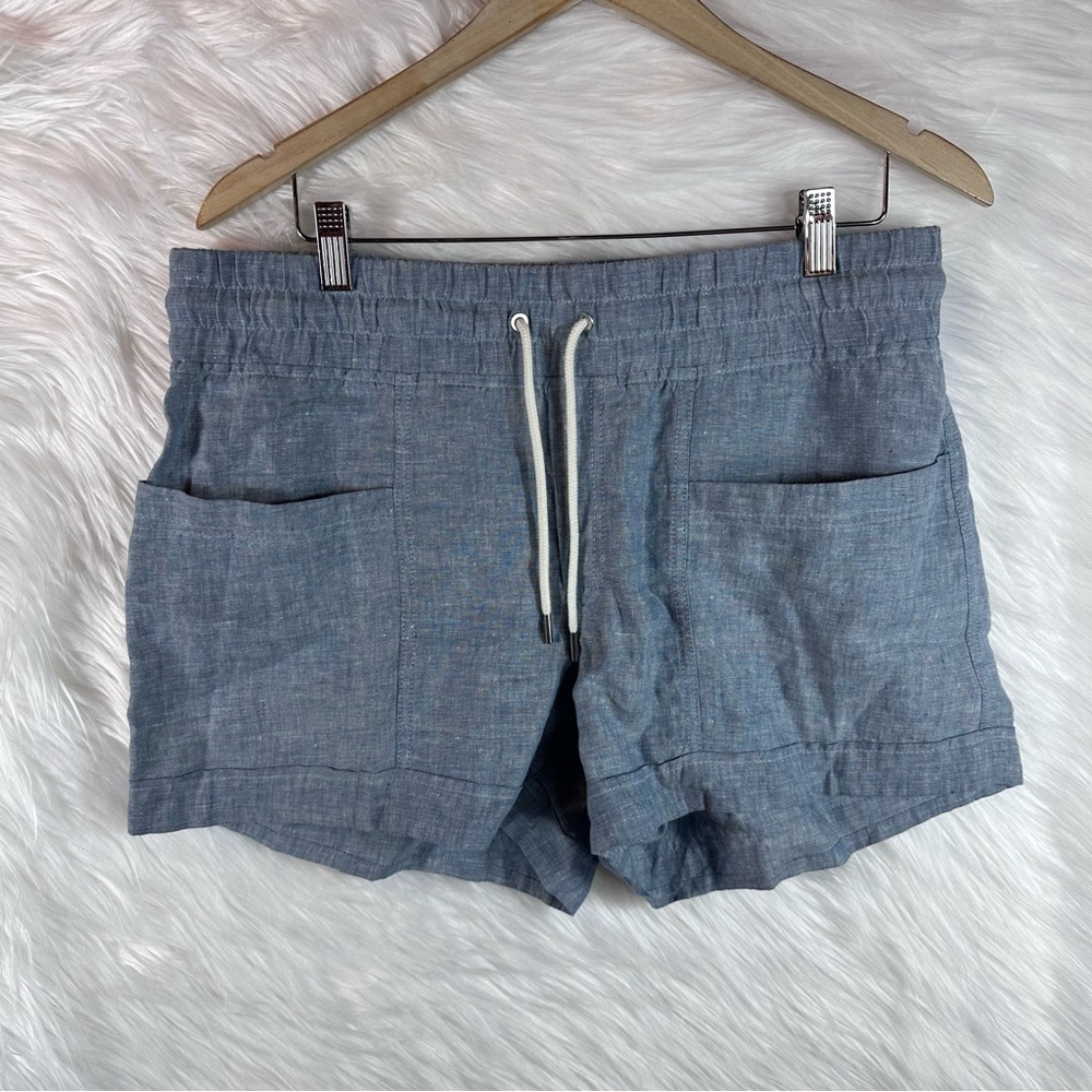 Woman’s ATHLETA shorts size 12